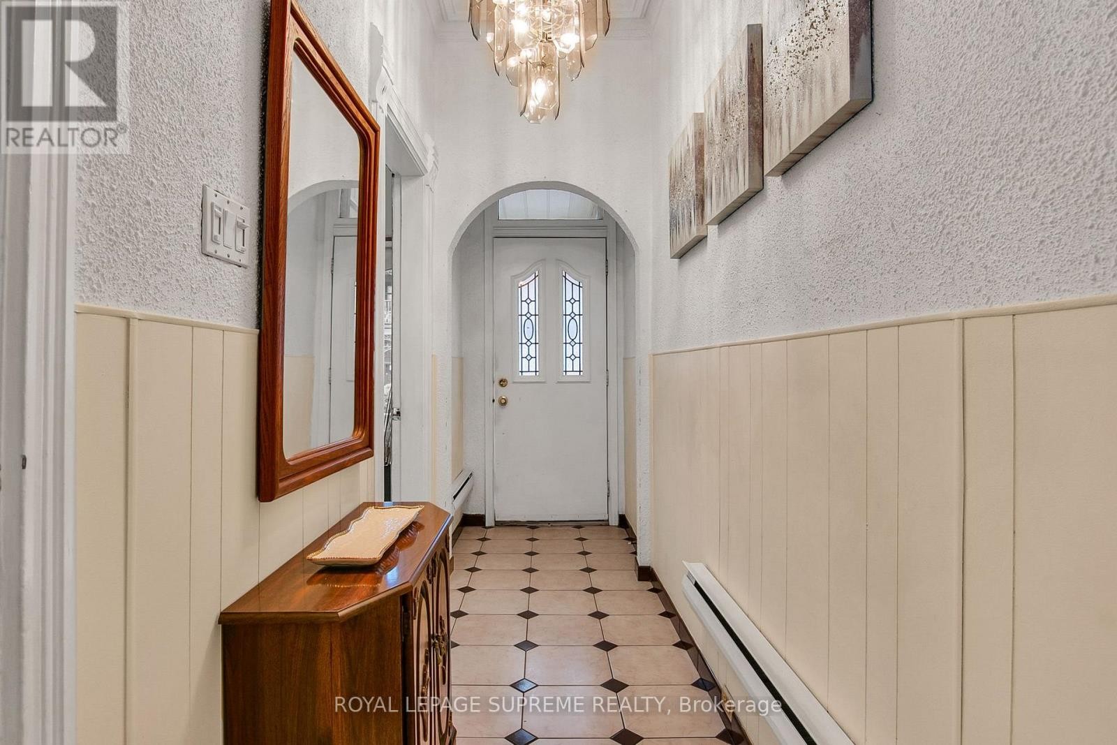 












163 BEACONSFIELD AVENUE

,
Toronto (Little Portugal),




Ontario
M6J3J7

