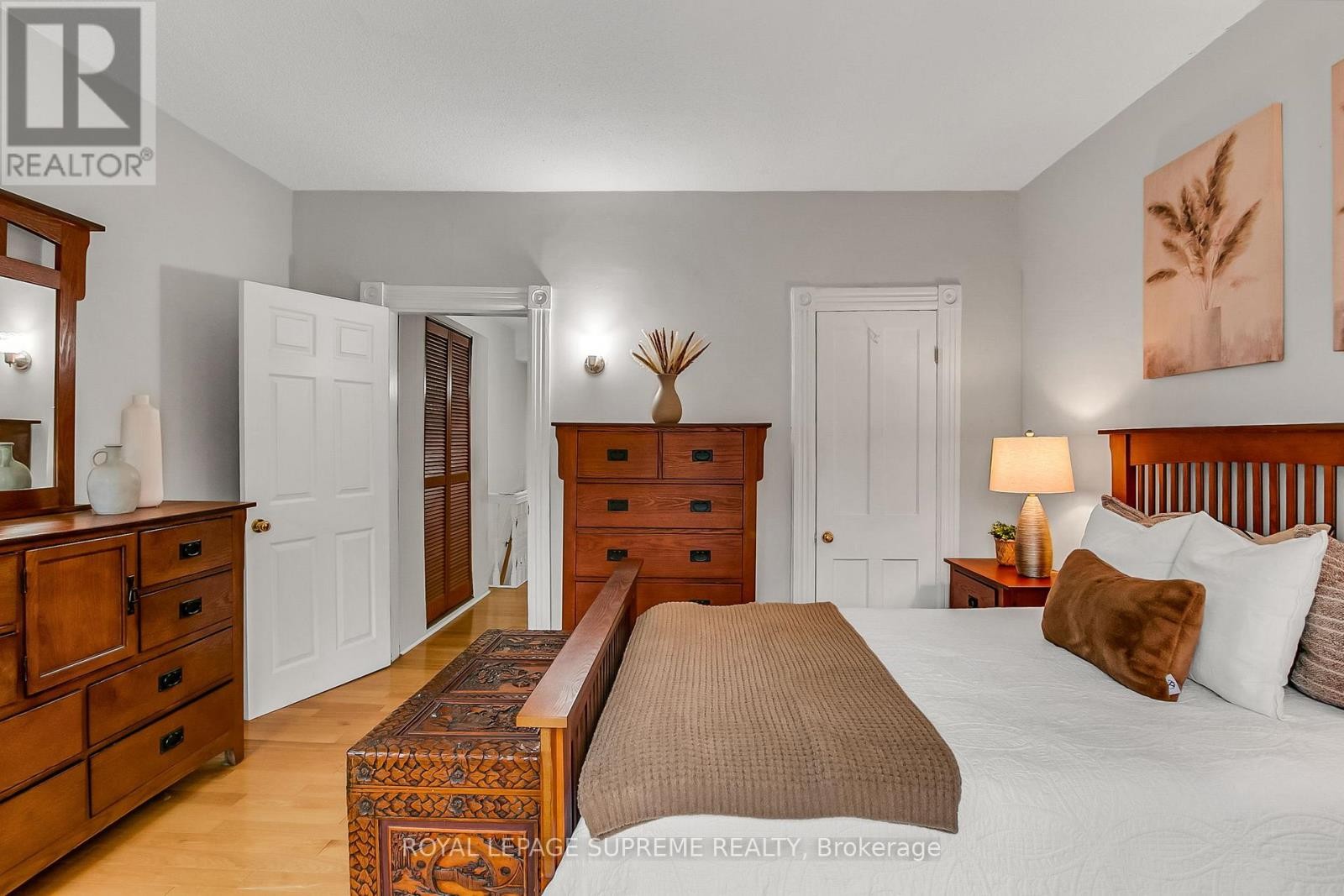 












163 BEACONSFIELD AVENUE

,
Toronto (Little Portugal),




Ontario
M6J3J7

