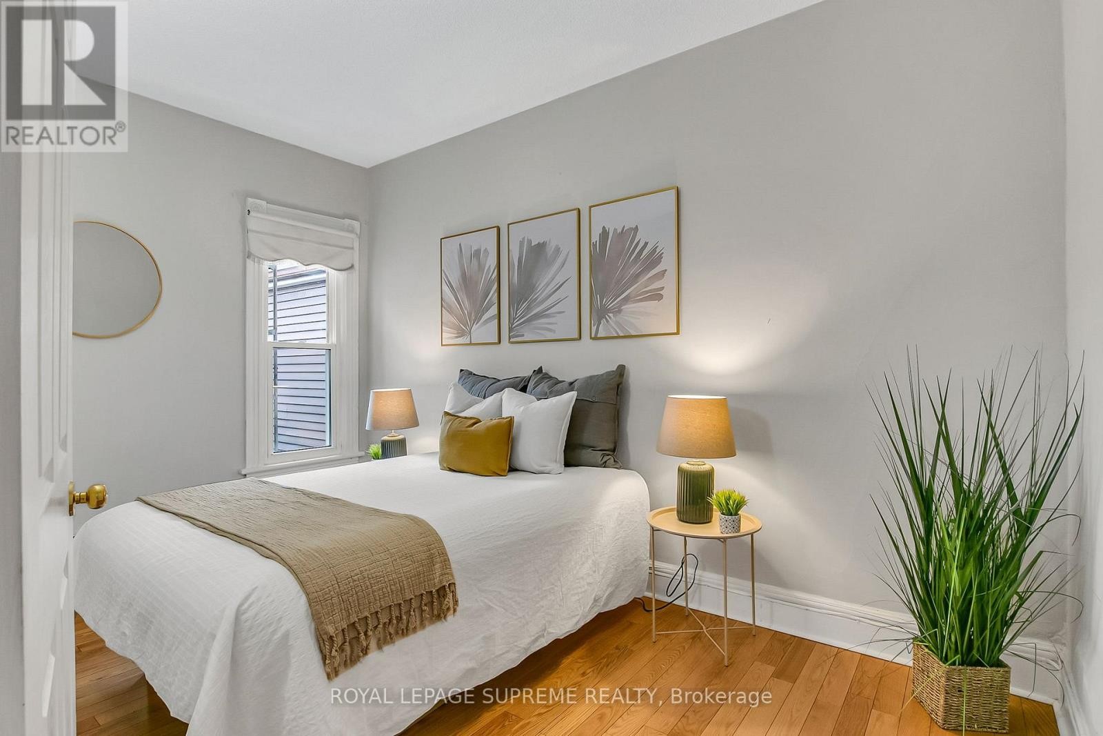 












163 BEACONSFIELD AVENUE

,
Toronto (Little Portugal),




Ontario
M6J3J7

