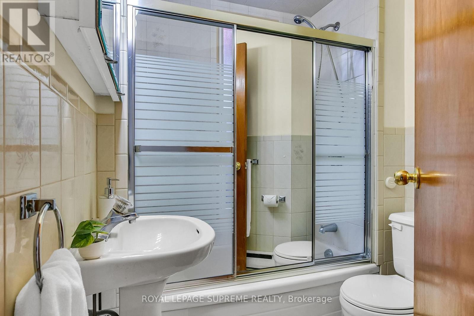 












163 BEACONSFIELD AVENUE

,
Toronto (Little Portugal),




Ontario
M6J3J7

