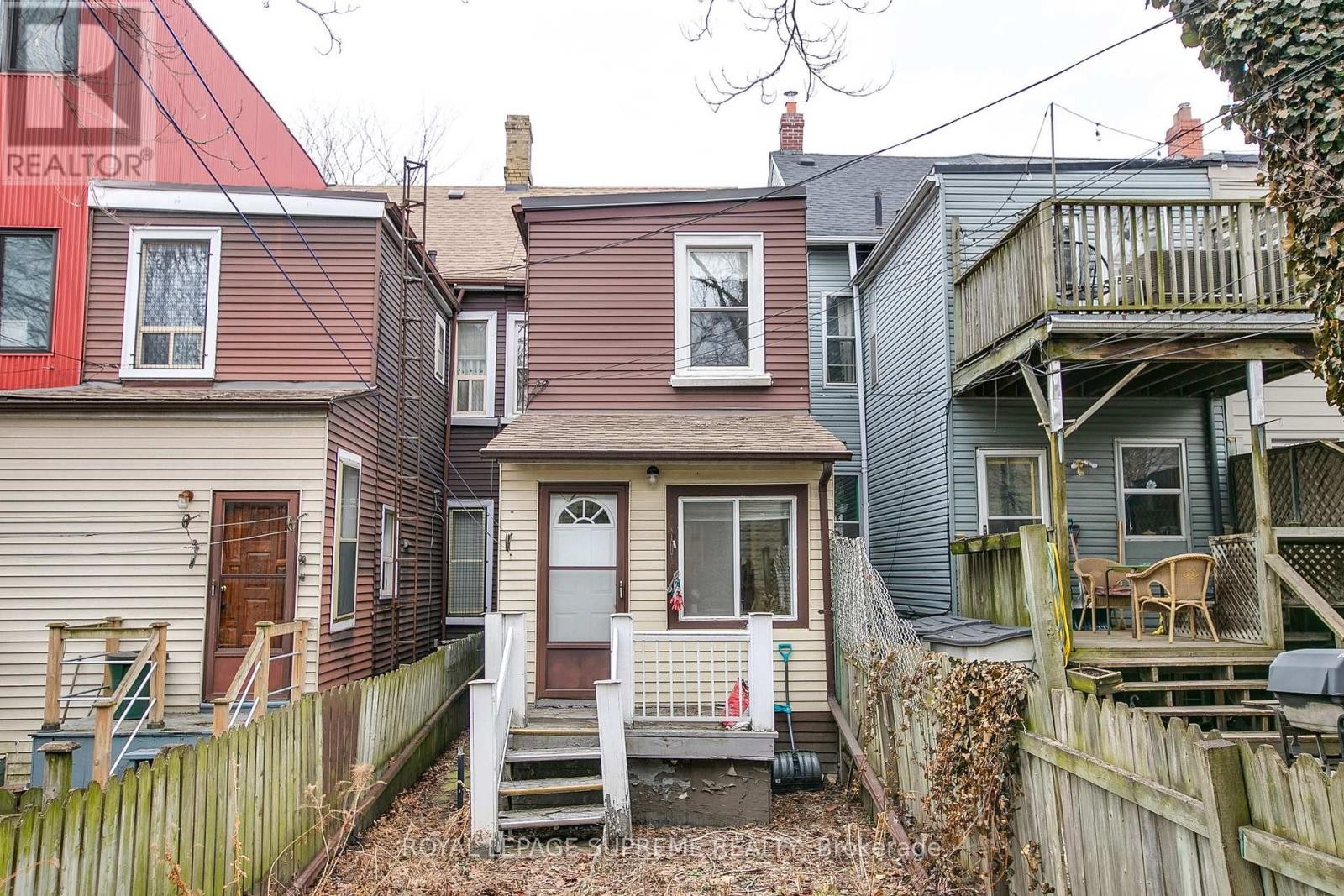 












163 BEACONSFIELD AVENUE

,
Toronto (Little Portugal),




Ontario
M6J3J7

