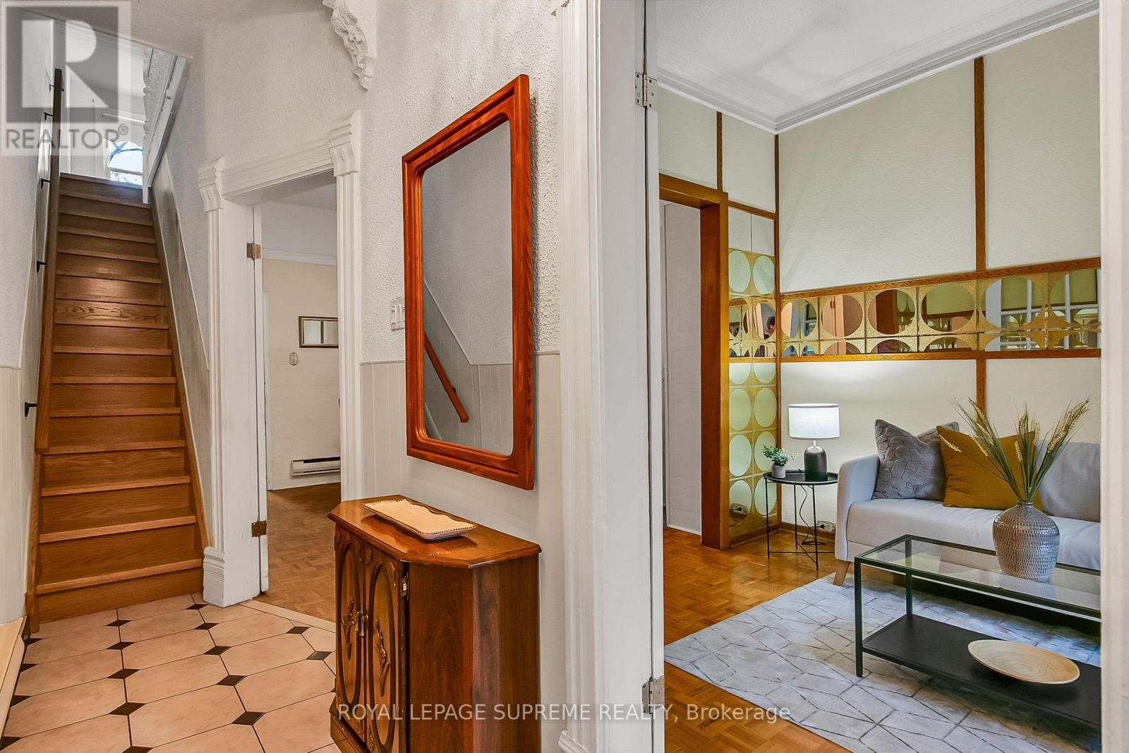 












163 BEACONSFIELD AVENUE

,
Toronto (Little Portugal),




Ontario
M6J3J7

