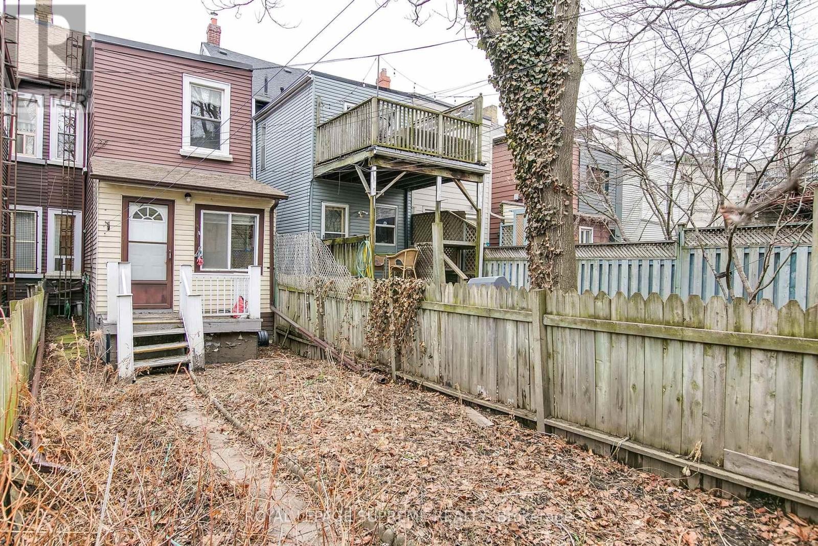 












163 BEACONSFIELD AVENUE

,
Toronto (Little Portugal),




Ontario
M6J3J7

