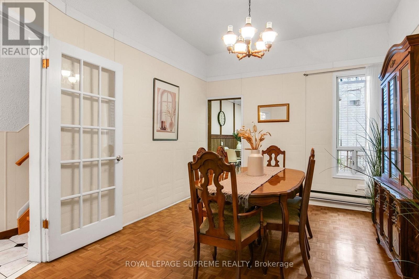 












163 BEACONSFIELD AVENUE

,
Toronto (Little Portugal),




Ontario
M6J3J7

