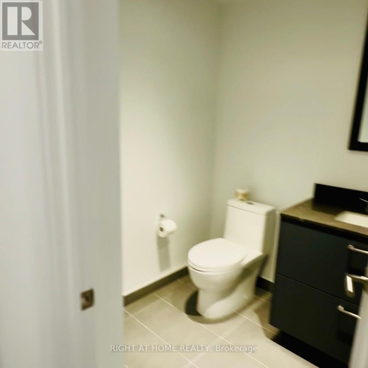 












606 - 155 MERCHANTS' WHARF

,
Toronto (Waterfront Communities),




Ontario
M5A0Y4

