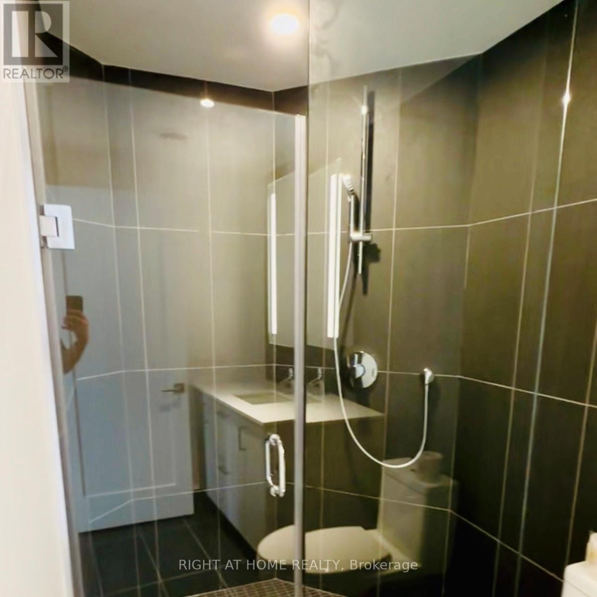 












606 - 155 MERCHANTS' WHARF

,
Toronto (Waterfront Communities),




Ontario
M5A0Y4

