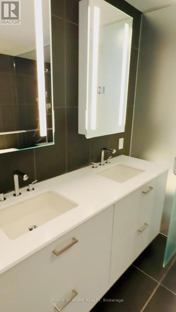 












606 - 155 MERCHANTS' WHARF

,
Toronto (Waterfront Communities),




Ontario
M5A0Y4

