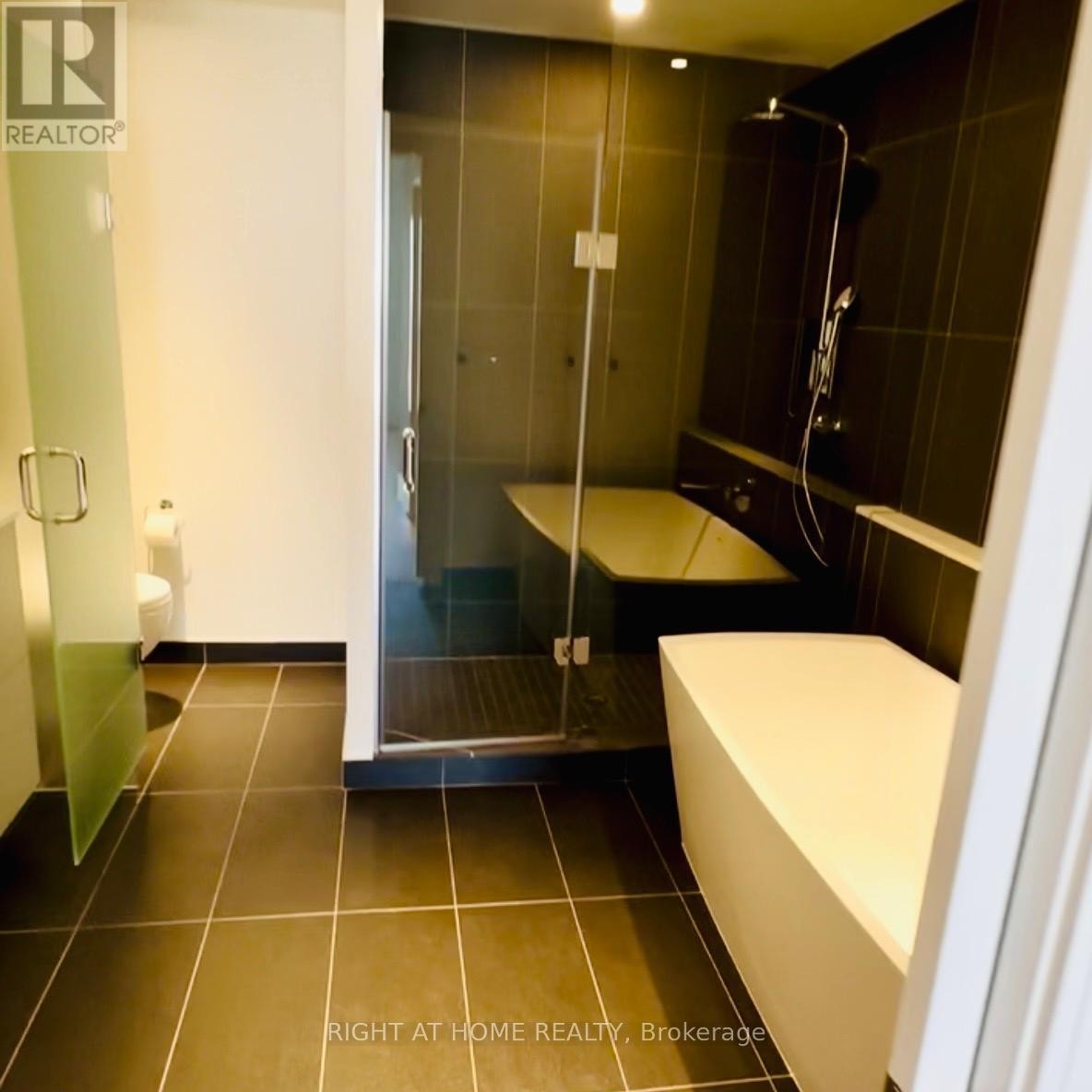 












606 - 155 MERCHANTS' WHARF

,
Toronto (Waterfront Communities),




Ontario
M5A0Y4

