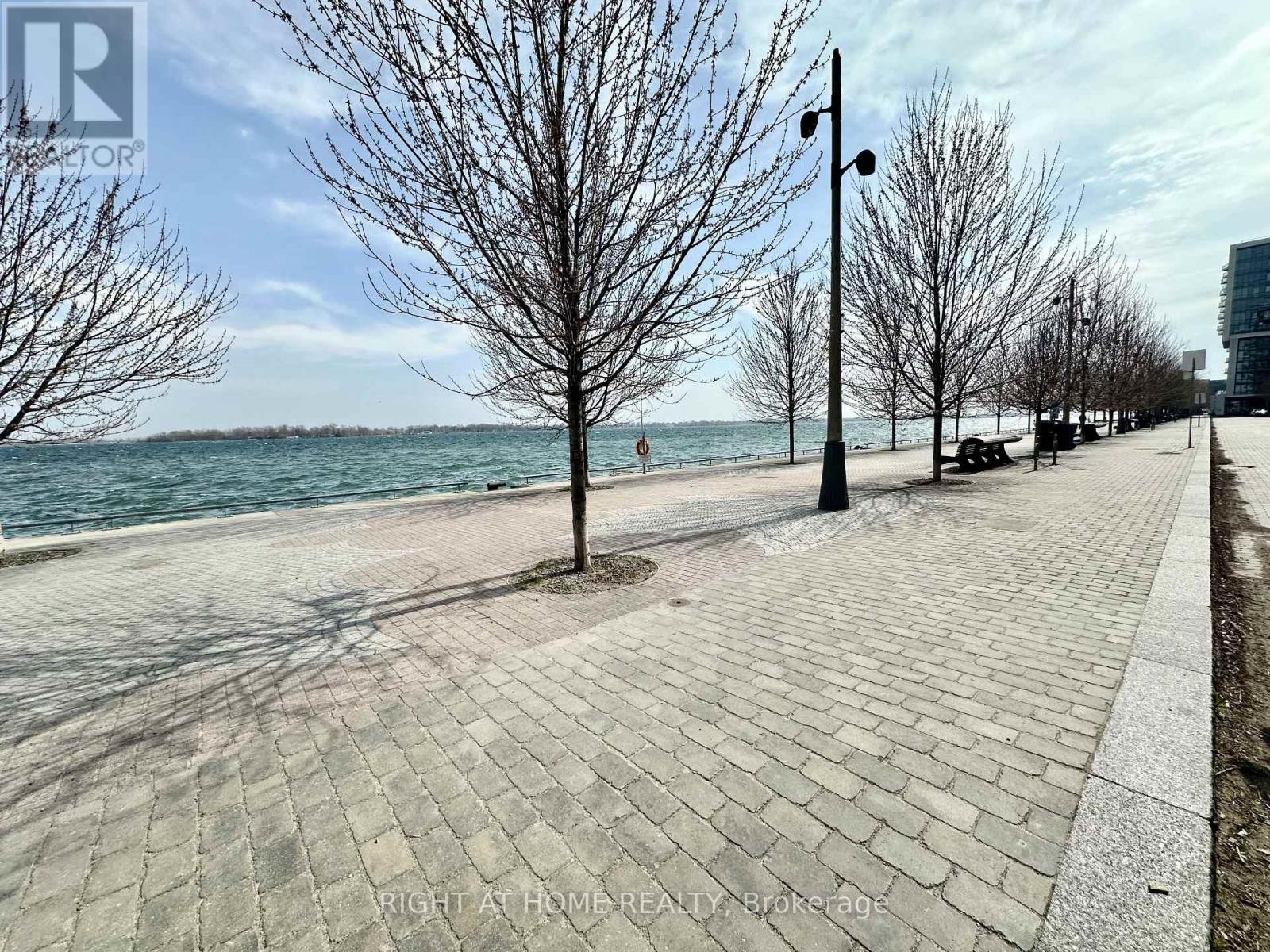 












606 - 155 MERCHANTS' WHARF

,
Toronto (Waterfront Communities),




Ontario
M5A0Y4

