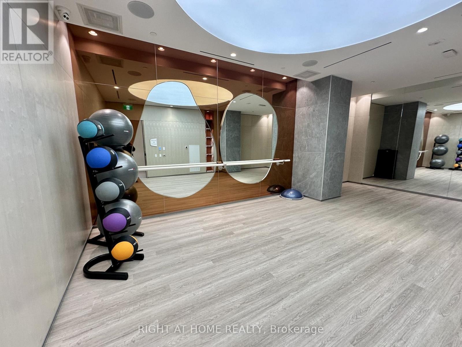 












606 - 155 MERCHANTS' WHARF

,
Toronto (Waterfront Communities),




Ontario
M5A0Y4

