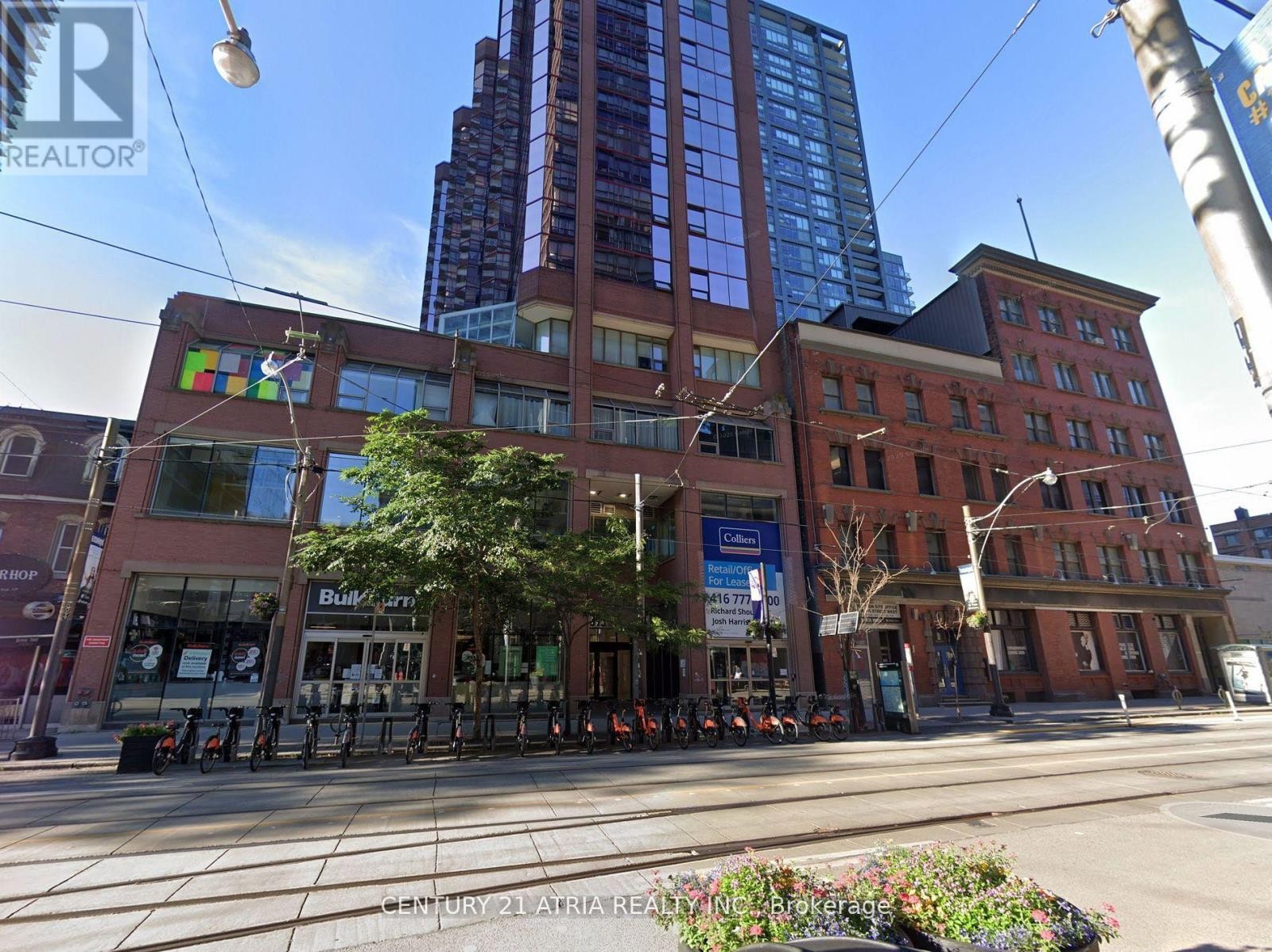 












PARKING - 393 KING STREET W

,
Toronto (Waterfront Communities),




Ontario
M5V3G8

