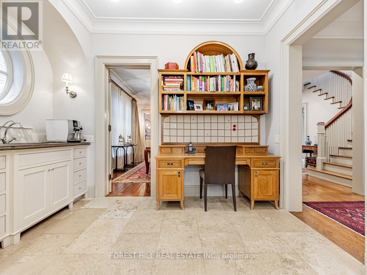 












1 BURTON ROAD

,
Toronto (Forest Hill South),




Ontario
M5P1T6

