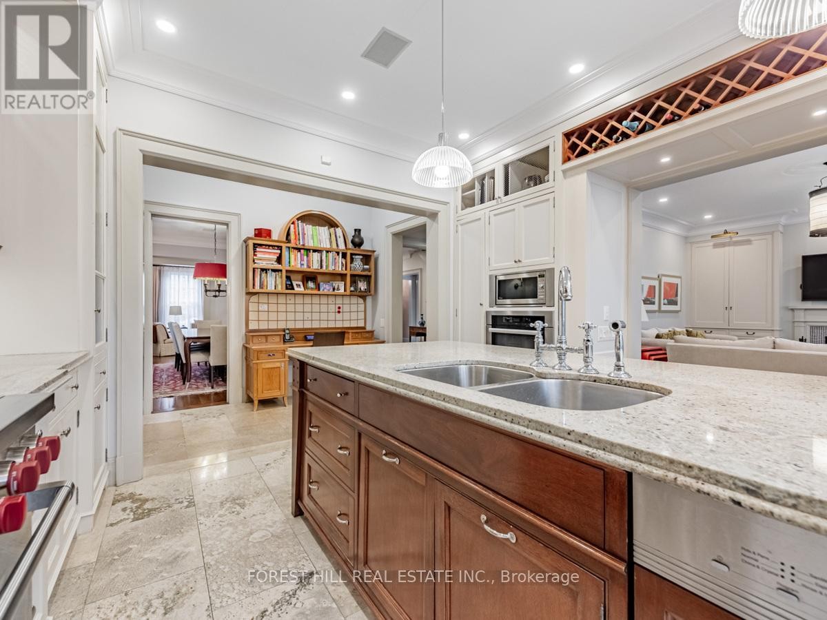 












1 BURTON ROAD

,
Toronto (Forest Hill South),




Ontario
M5P1T6

