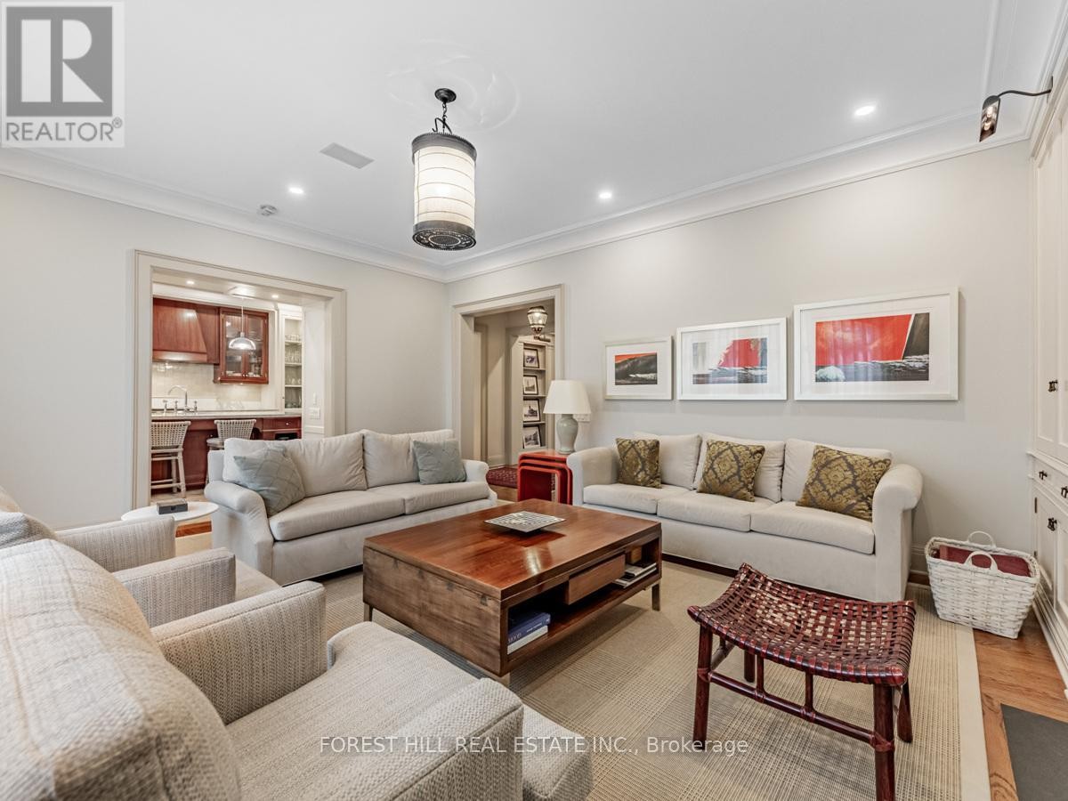 












1 BURTON ROAD

,
Toronto (Forest Hill South),




Ontario
M5P1T6

