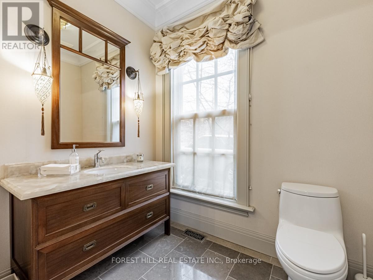 












1 BURTON ROAD

,
Toronto (Forest Hill South),




Ontario
M5P1T6

