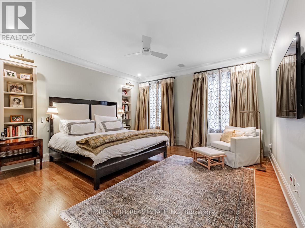 












1 BURTON ROAD

,
Toronto (Forest Hill South),




Ontario
M5P1T6

