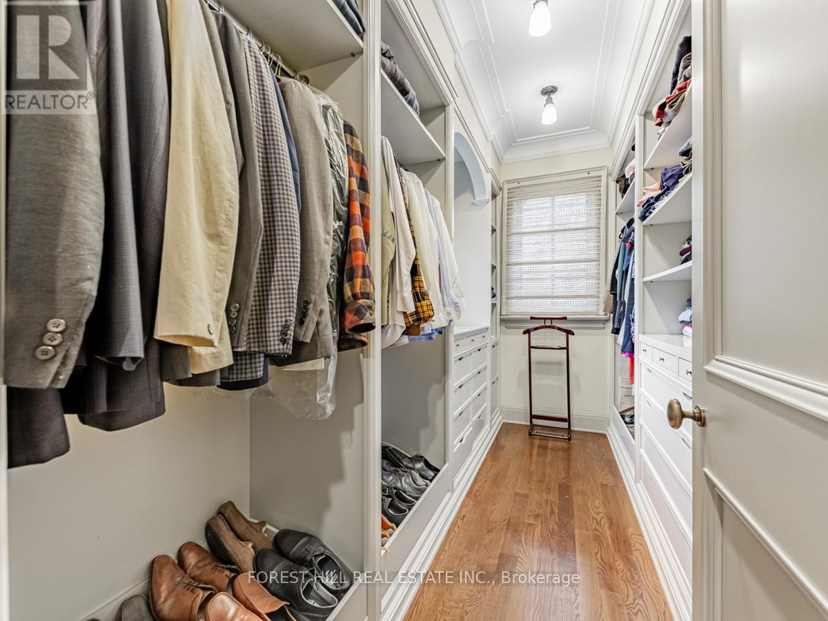 












1 BURTON ROAD

,
Toronto (Forest Hill South),




Ontario
M5P1T6

