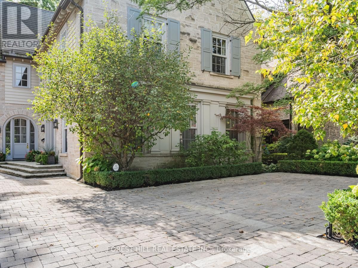 












1 BURTON ROAD

,
Toronto (Forest Hill South),




Ontario
M5P1T6

