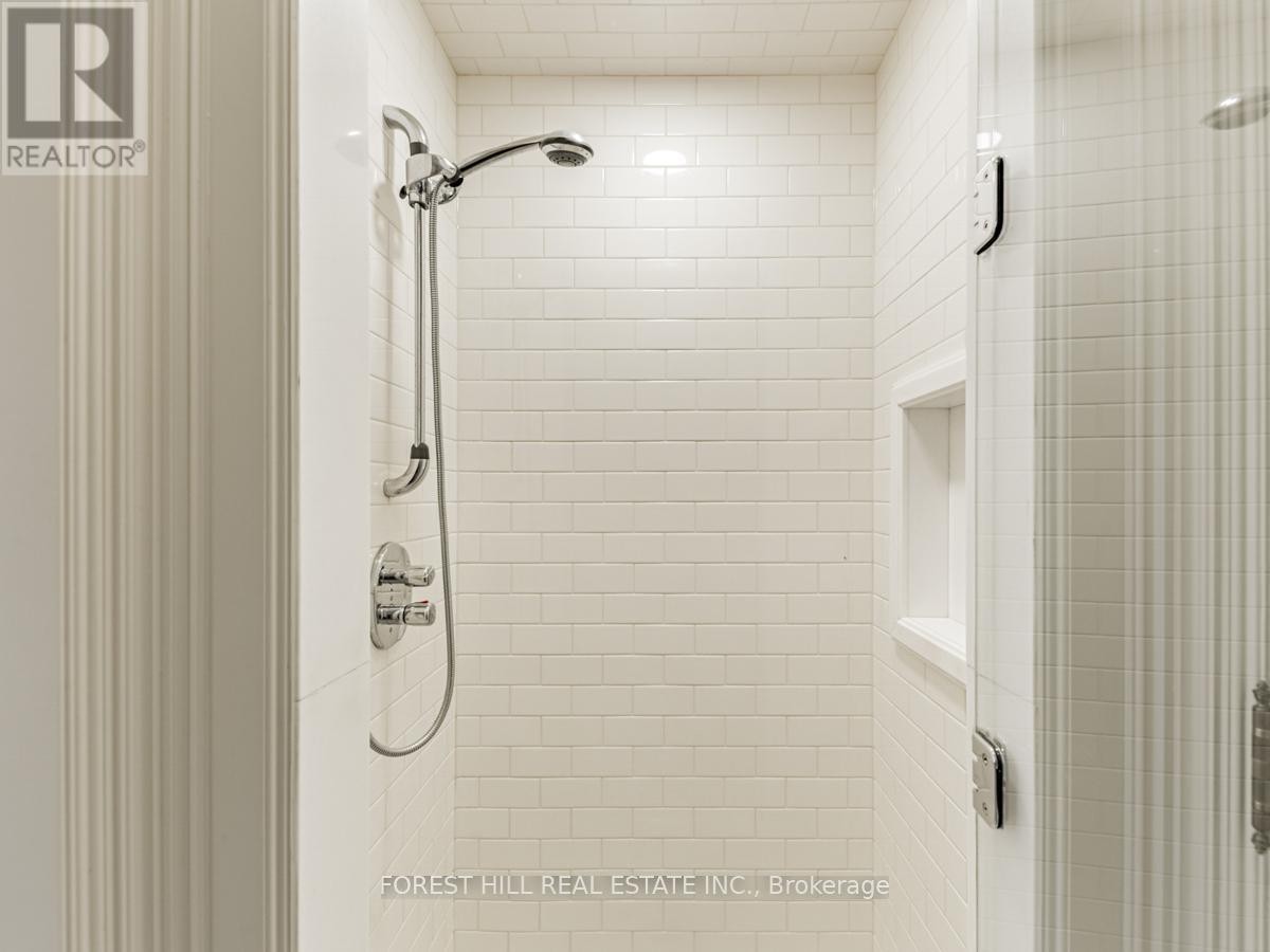 












1 BURTON ROAD

,
Toronto (Forest Hill South),




Ontario
M5P1T6

