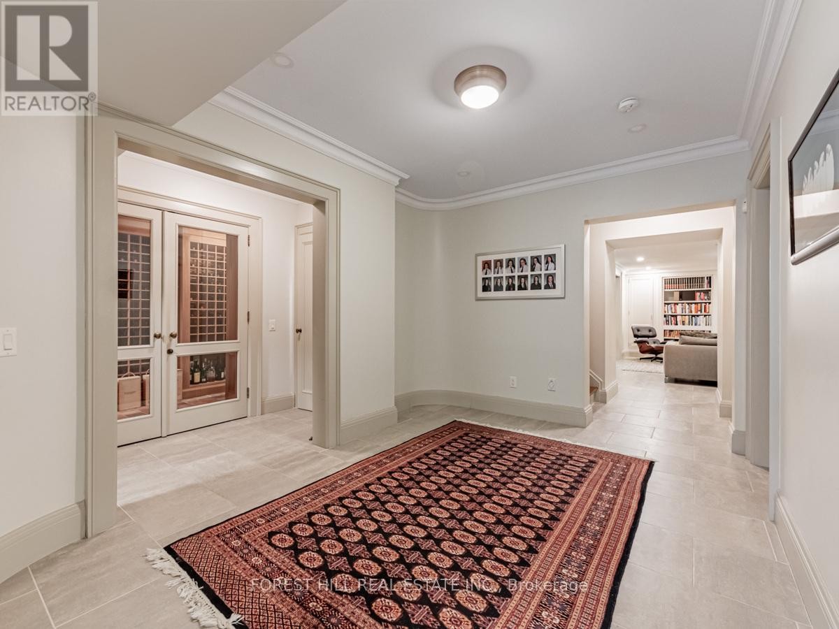 












1 BURTON ROAD

,
Toronto (Forest Hill South),




Ontario
M5P1T6

