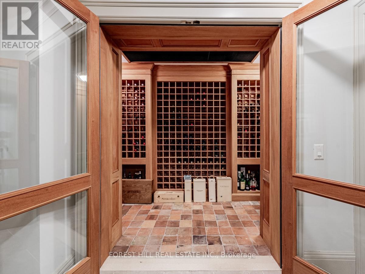 












1 BURTON ROAD

,
Toronto (Forest Hill South),




Ontario
M5P1T6

