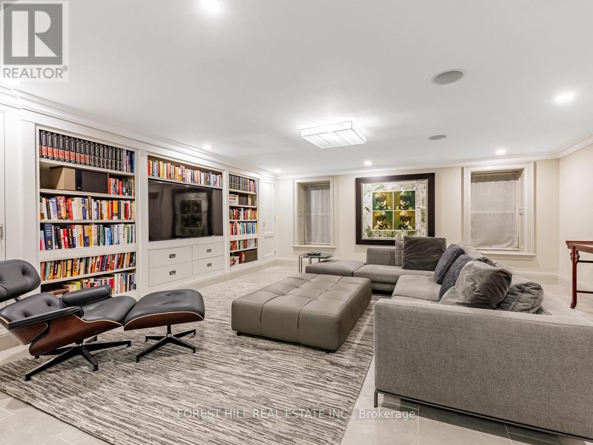 












1 BURTON ROAD

,
Toronto (Forest Hill South),




Ontario
M5P1T6

