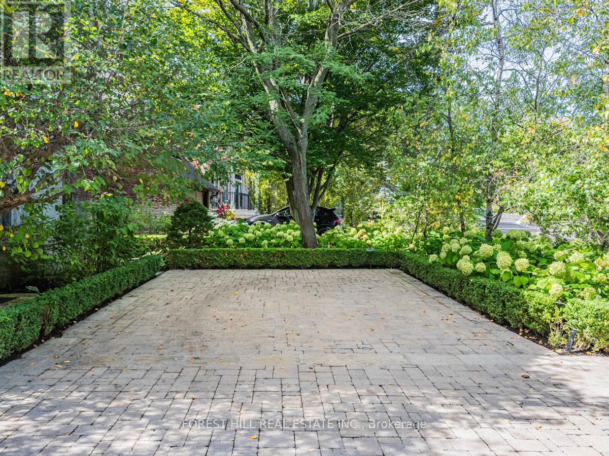 












1 BURTON ROAD

,
Toronto (Forest Hill South),




Ontario
M5P1T6

