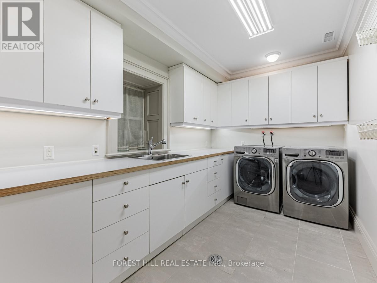 












1 BURTON ROAD

,
Toronto (Forest Hill South),




Ontario
M5P1T6

