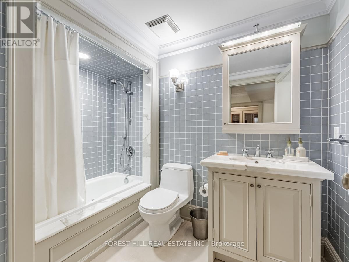 












1 BURTON ROAD

,
Toronto (Forest Hill South),




Ontario
M5P1T6

