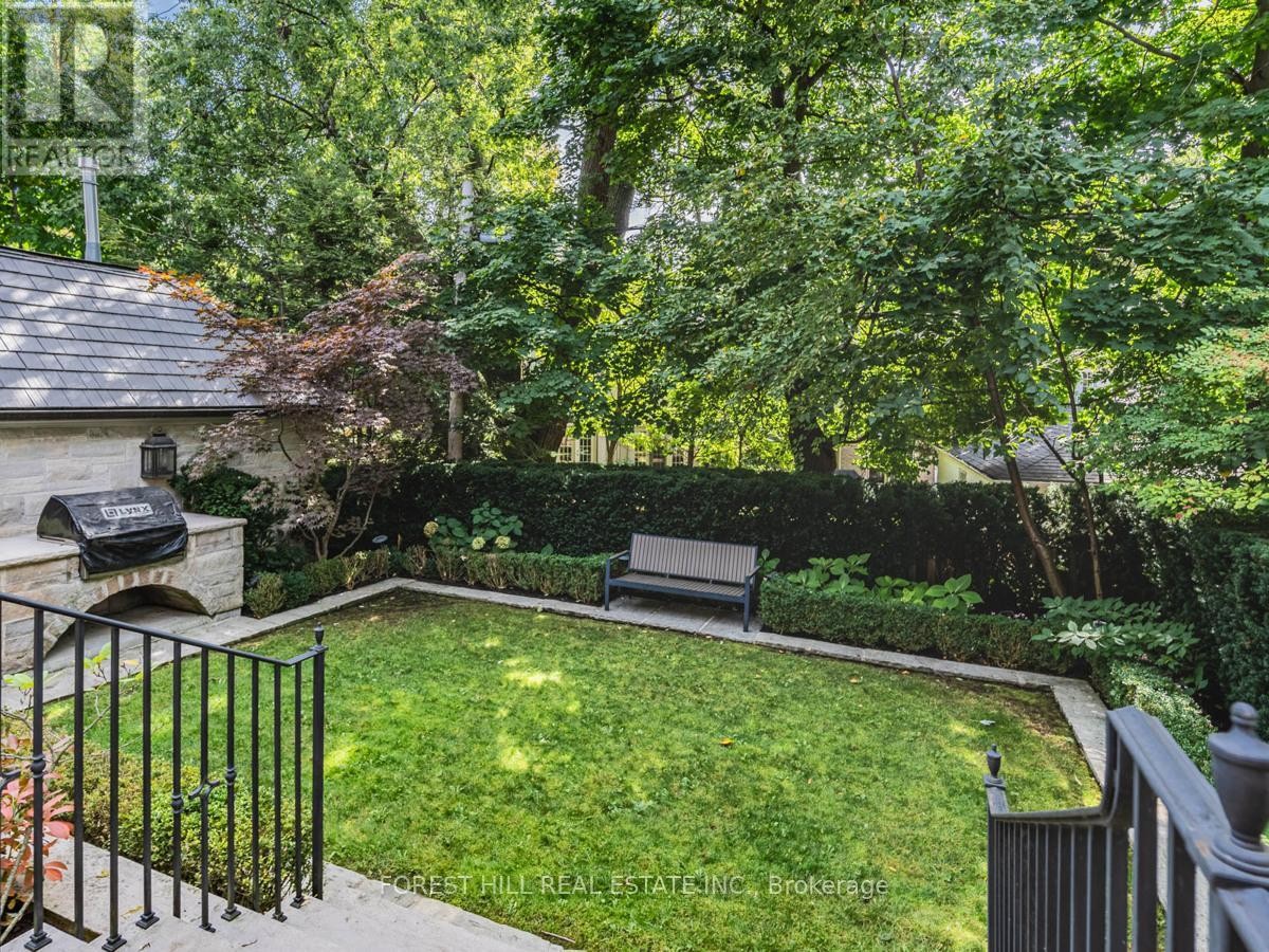 












1 BURTON ROAD

,
Toronto (Forest Hill South),




Ontario
M5P1T6

