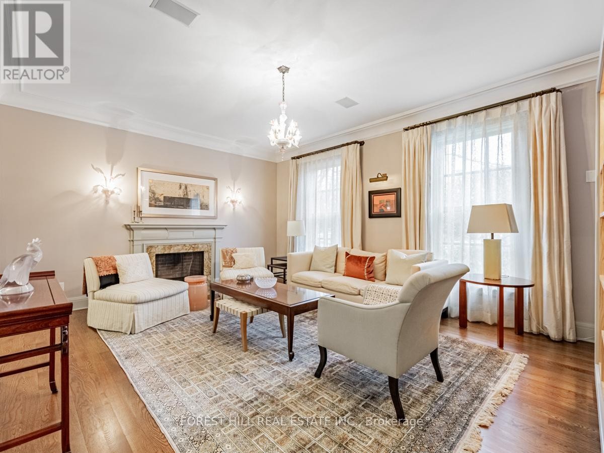 












1 BURTON ROAD

,
Toronto (Forest Hill South),




Ontario
M5P1T6

