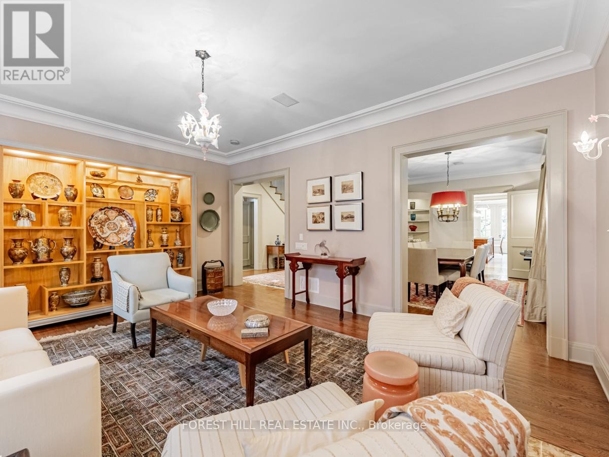 












1 BURTON ROAD

,
Toronto (Forest Hill South),




Ontario
M5P1T6

