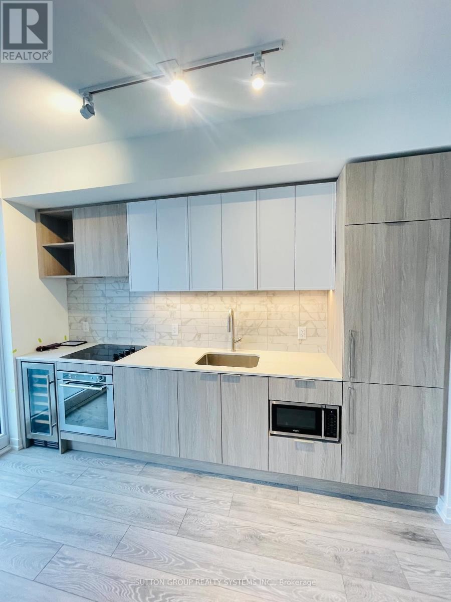 












1809 - 2020 BATHURST STREET

,
Toronto (Humewood-Cedarvale),




Ontario
M5P0A6

