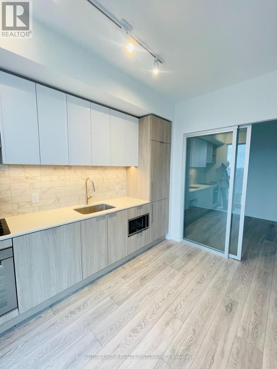 












1809 - 2020 BATHURST STREET

,
Toronto (Humewood-Cedarvale),




Ontario
M5P0A6

