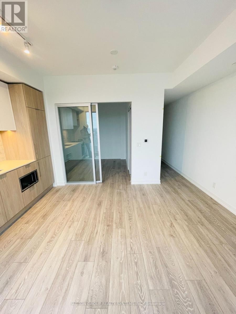 












1809 - 2020 BATHURST STREET

,
Toronto (Humewood-Cedarvale),




Ontario
M5P0A6

