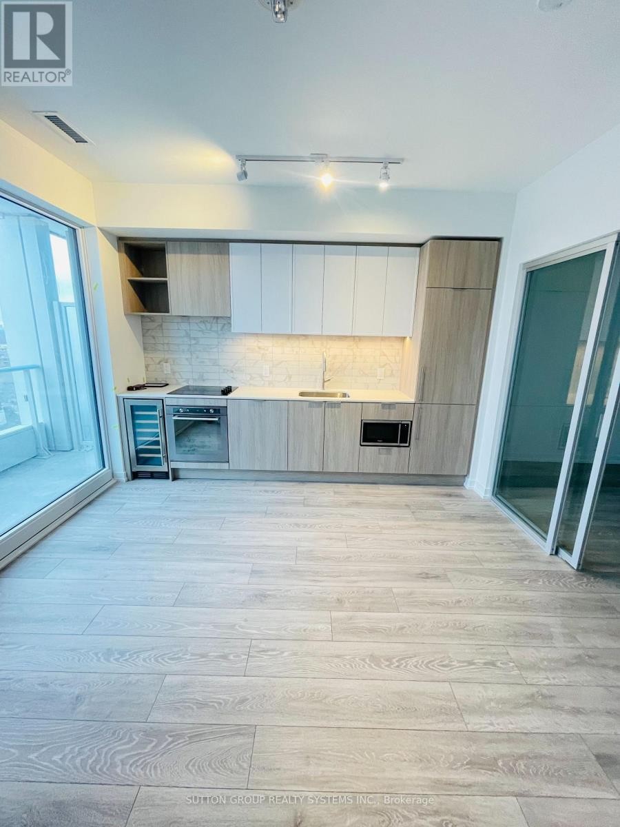 












1809 - 2020 BATHURST STREET

,
Toronto (Humewood-Cedarvale),




Ontario
M5P0A6

