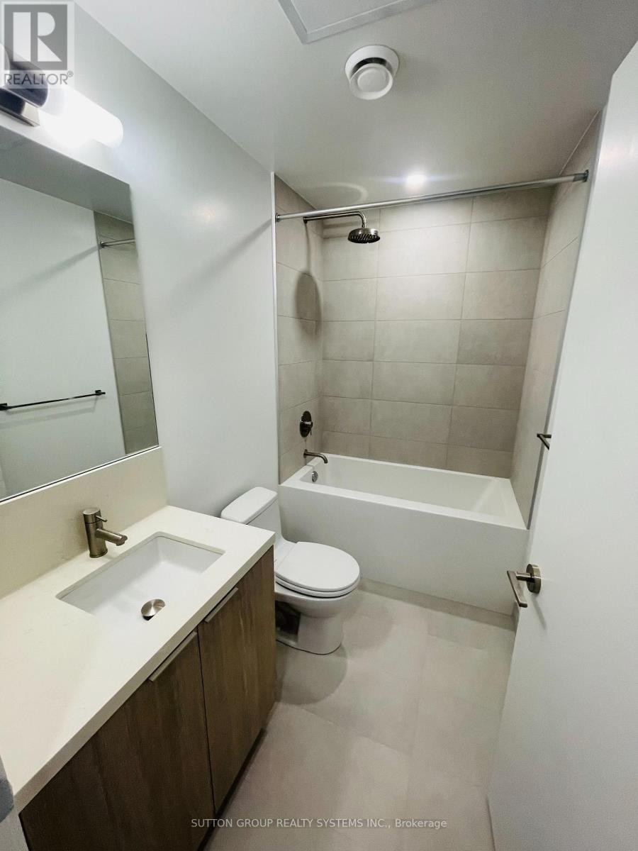 












1809 - 2020 BATHURST STREET

,
Toronto (Humewood-Cedarvale),




Ontario
M5P0A6

