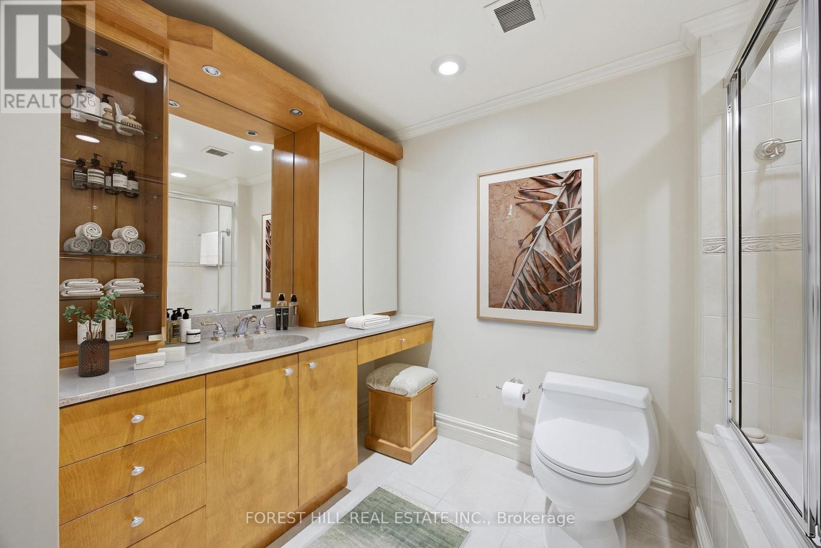 












507 - 19 LOWER VILLAGE GATE

,
Toronto (Forest Hill South),




Ontario
M5P3L9

