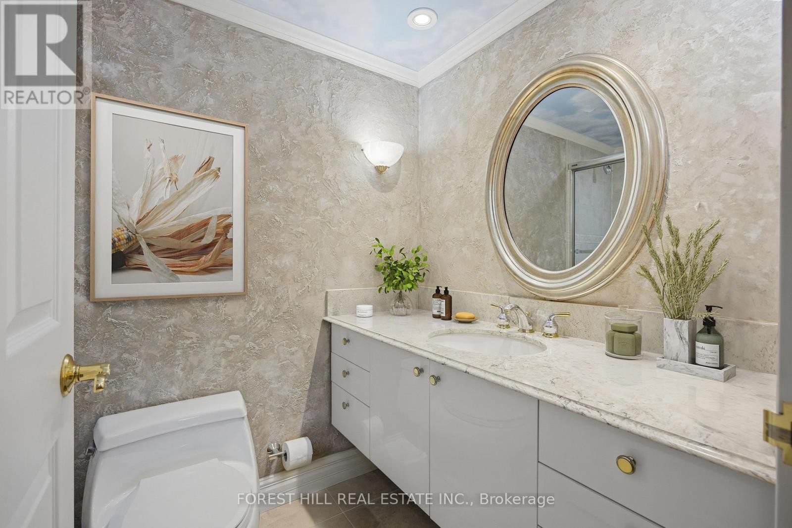 












507 - 19 LOWER VILLAGE GATE

,
Toronto (Forest Hill South),




Ontario
M5P3L9

