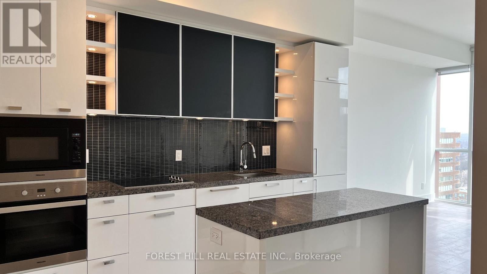 












2105 - 32 DAVENPORT ROAD

,
Toronto (Annex),




Ontario
M5R1H3

