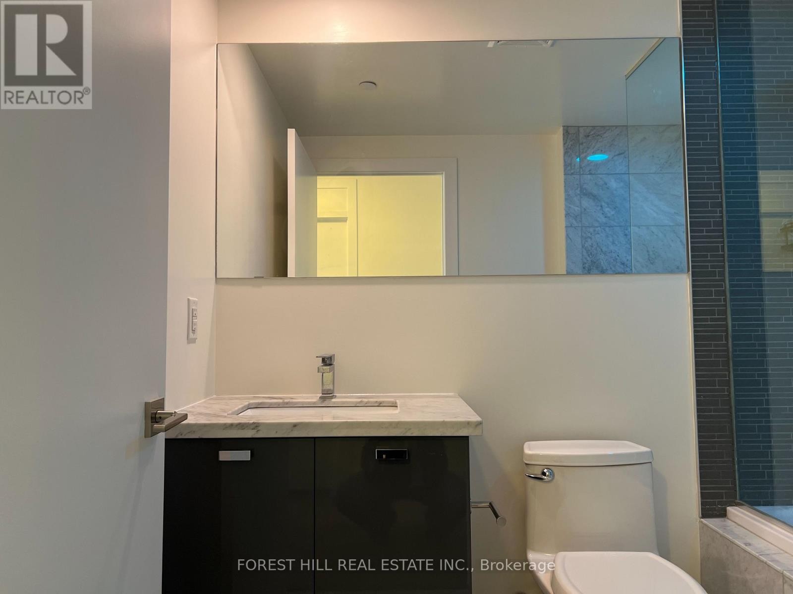 












2105 - 32 DAVENPORT ROAD

,
Toronto (Annex),




Ontario
M5R1H3

