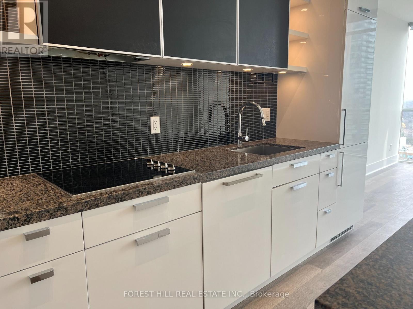 












2105 - 32 DAVENPORT ROAD

,
Toronto (Annex),




Ontario
M5R1H3

