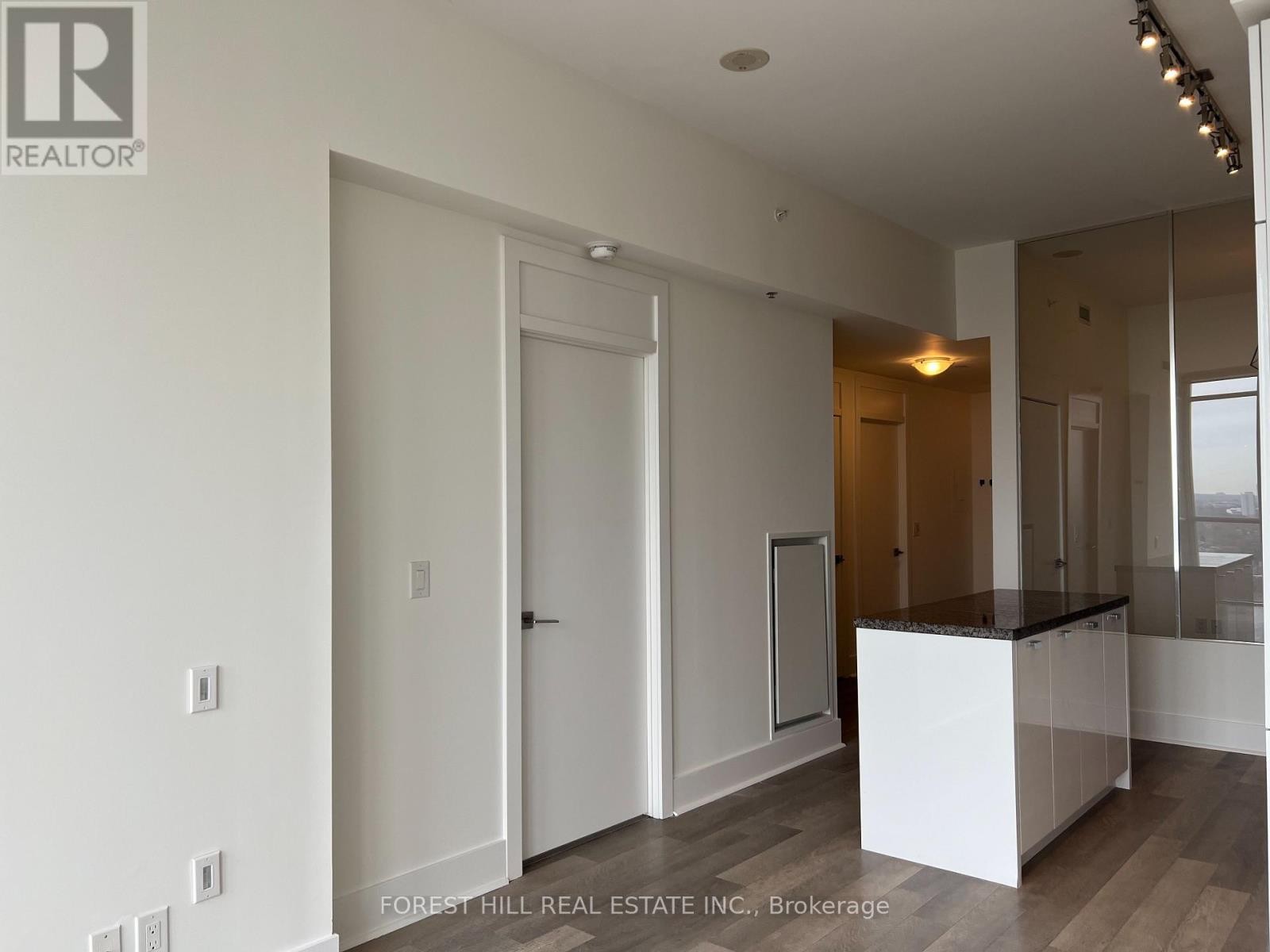 












2105 - 32 DAVENPORT ROAD

,
Toronto (Annex),




Ontario
M5R1H3

