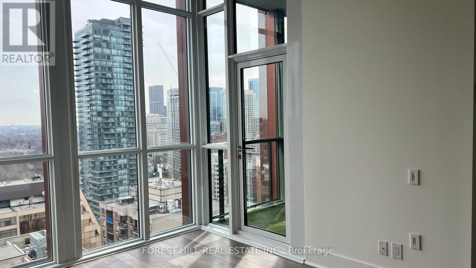 












2105 - 32 DAVENPORT ROAD

,
Toronto (Annex),




Ontario
M5R1H3

