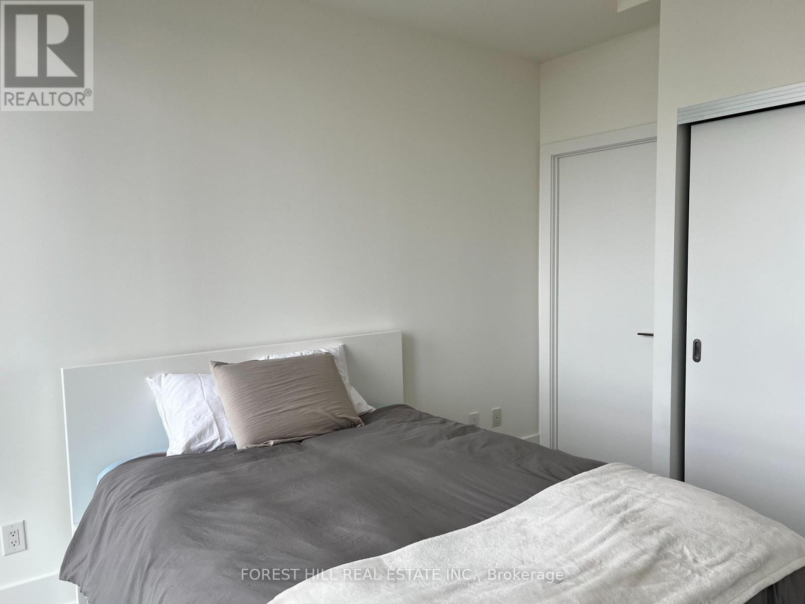 












2105 - 32 DAVENPORT ROAD

,
Toronto (Annex),




Ontario
M5R1H3

