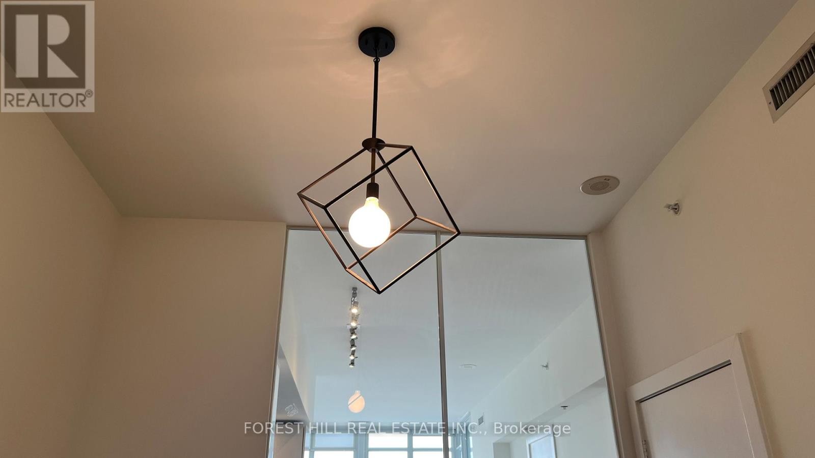 












2105 - 32 DAVENPORT ROAD

,
Toronto (Annex),




Ontario
M5R1H3

