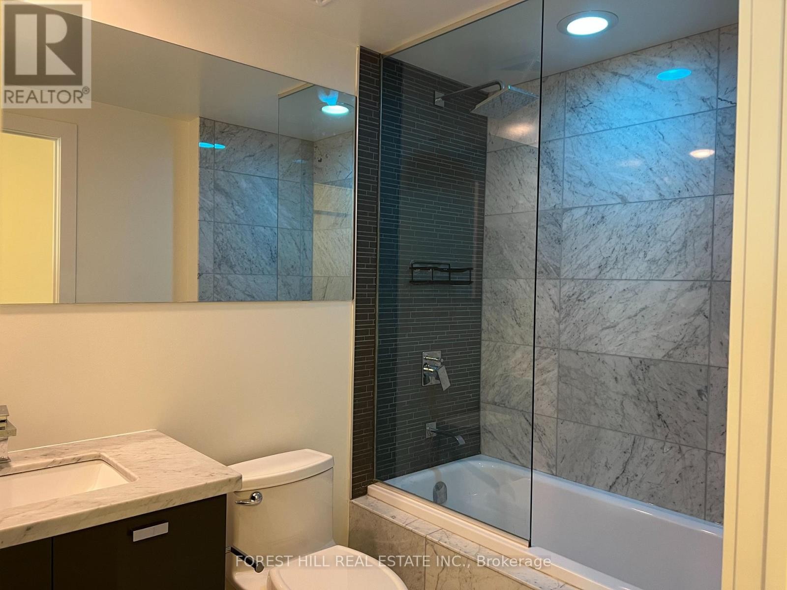 












2105 - 32 DAVENPORT ROAD

,
Toronto (Annex),




Ontario
M5R1H3

