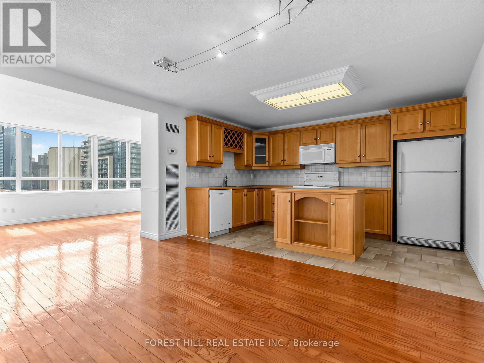 












2313 - 633 BAY STREET

,
Toronto (Bay Street Corridor),




Ontario
M5G2G4

