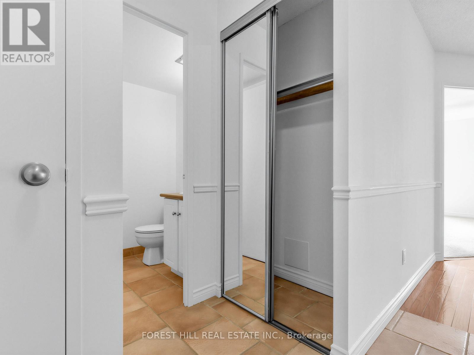 












2313 - 633 BAY STREET

,
Toronto (Bay Street Corridor),




Ontario
M5G2G4

