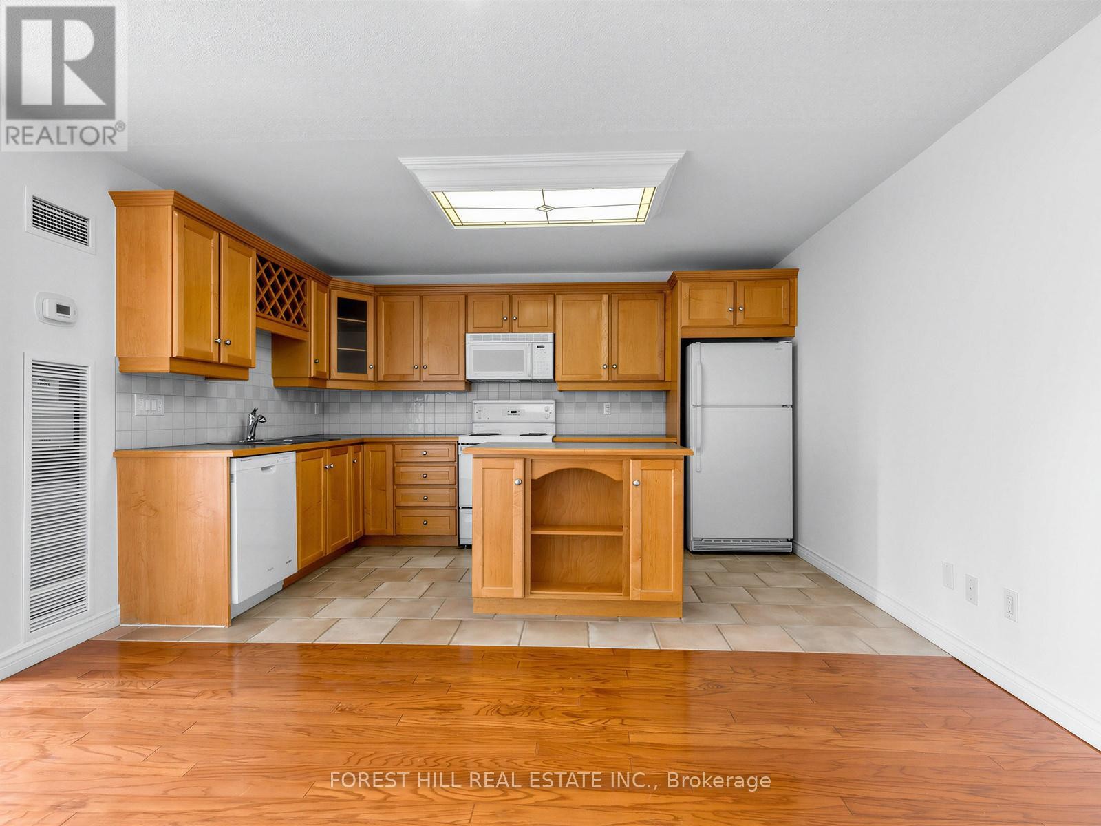 












2313 - 633 BAY STREET

,
Toronto (Bay Street Corridor),




Ontario
M5G2G4

